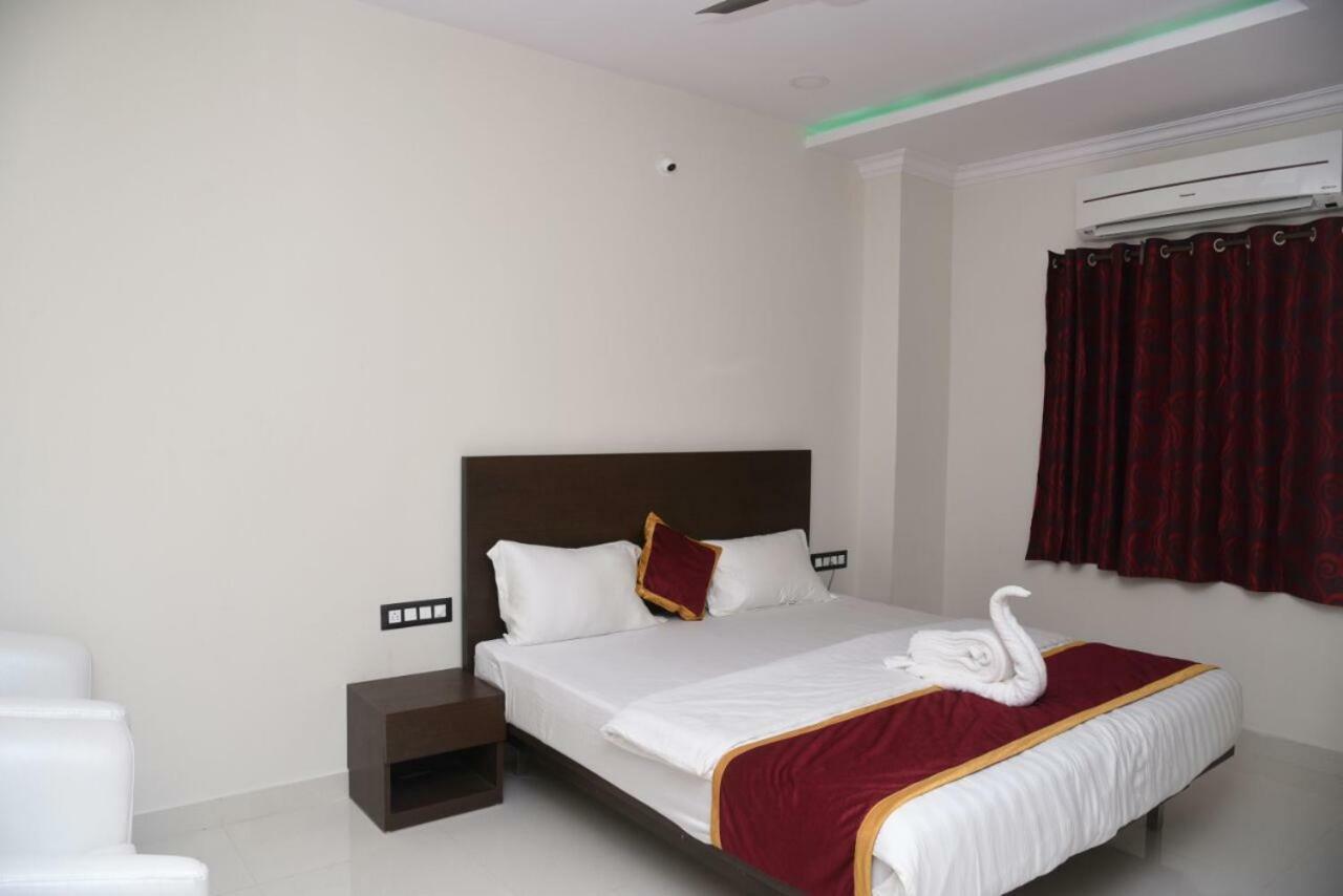 Hotel Grand Kubera Чикмагалур Экстерьер фото