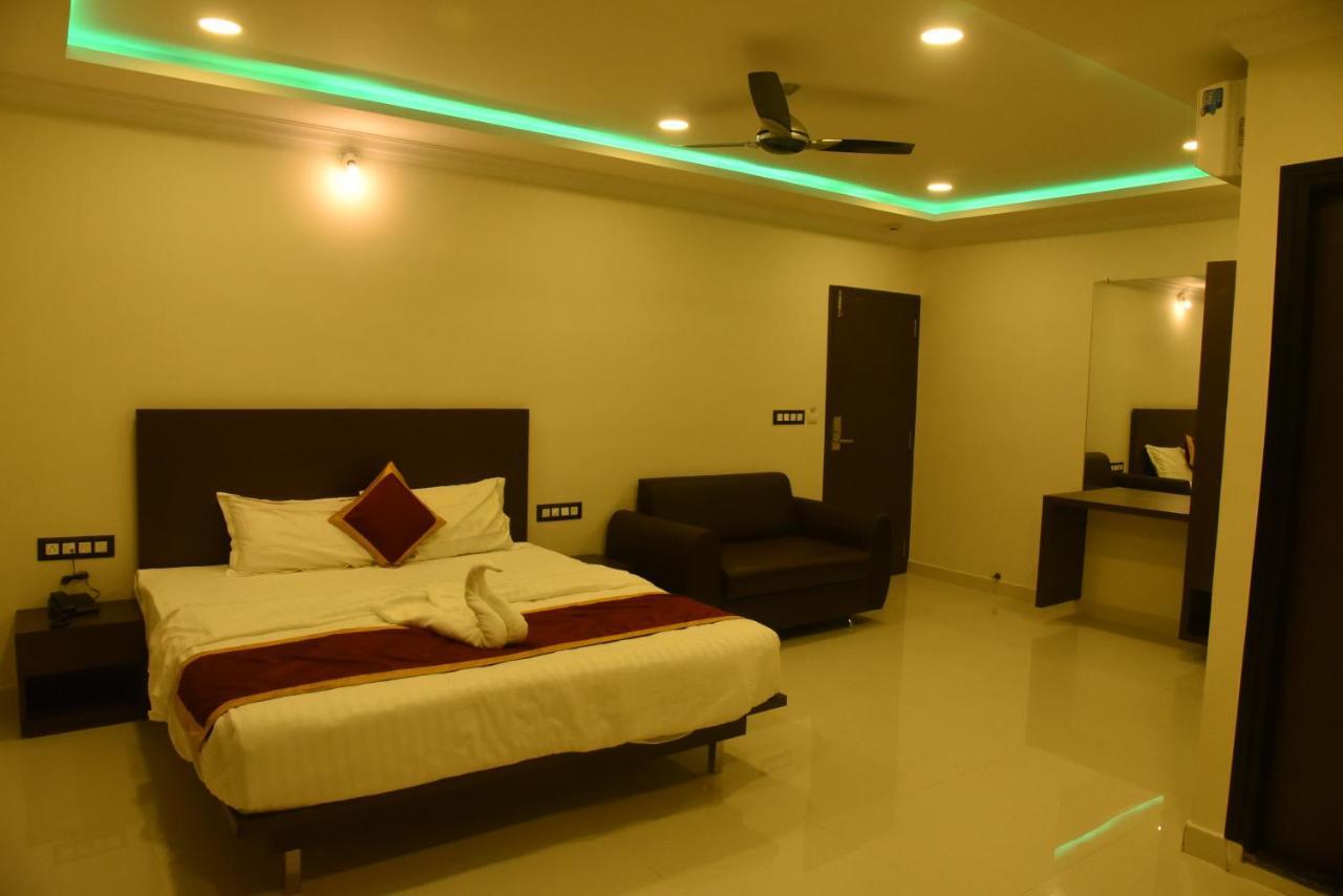 Hotel Grand Kubera Чикмагалур Экстерьер фото