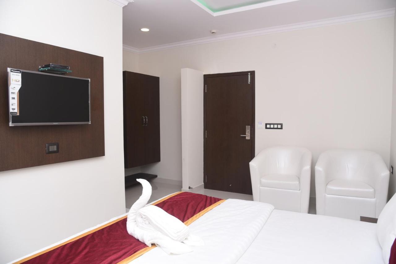 Hotel Grand Kubera Чикмагалур Экстерьер фото