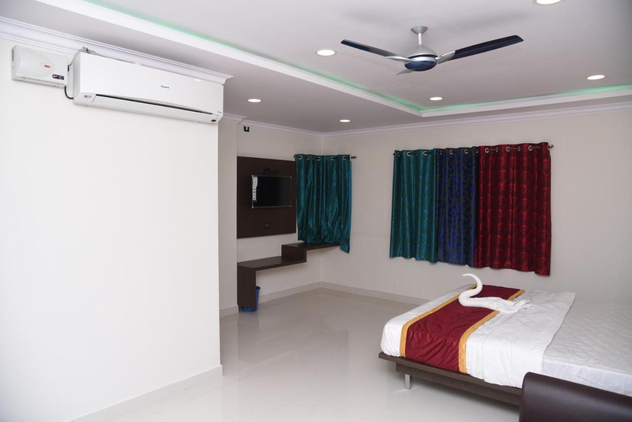 Hotel Grand Kubera Чикмагалур Экстерьер фото