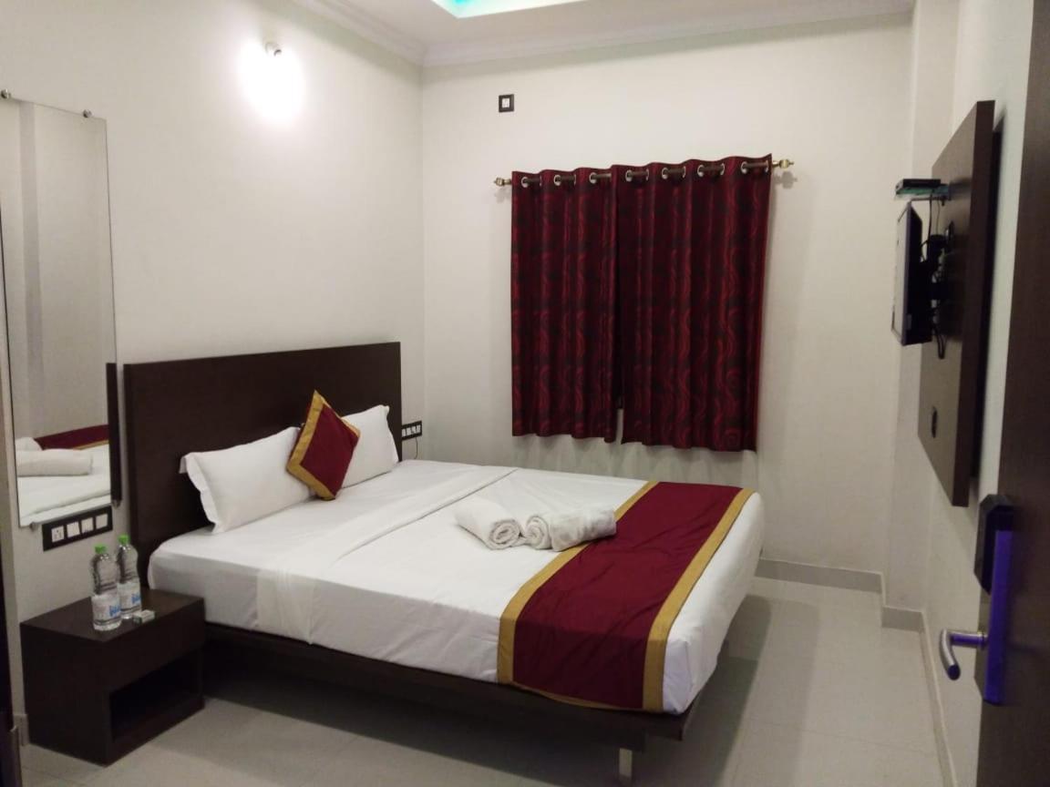 Hotel Grand Kubera Чикмагалур Экстерьер фото